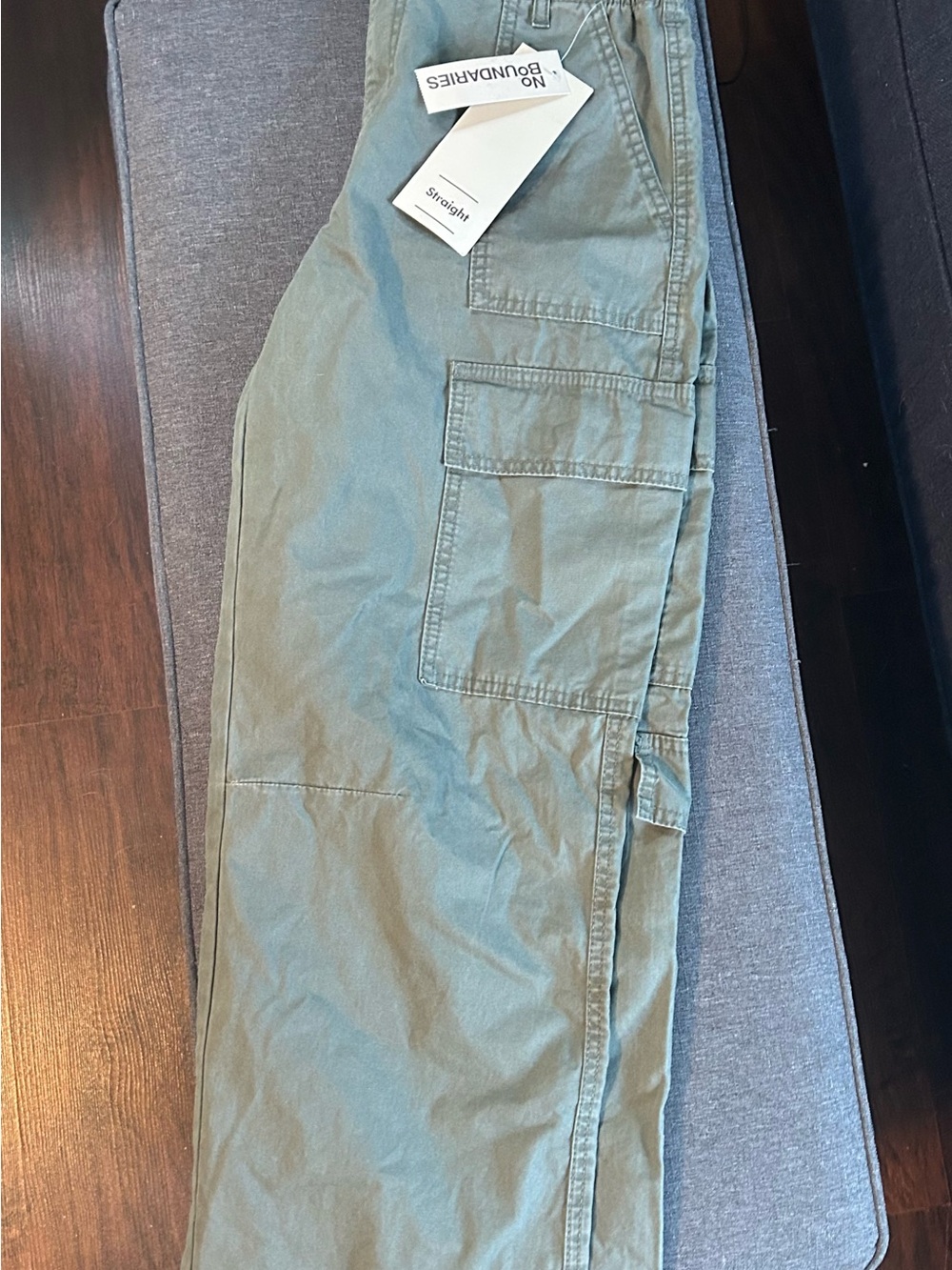 No Boundaries Women’s Cargo Pants in Olive